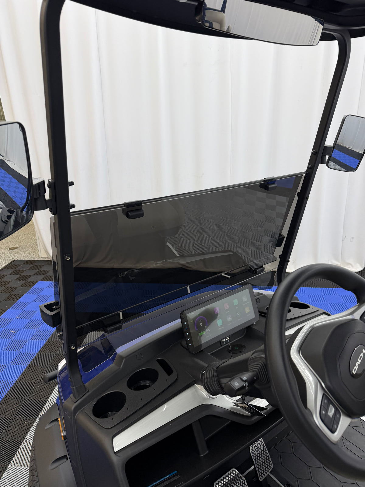 Dach Apollo 4+2 Tinted Windshield (HEAVY DUTY) - Dark Tint