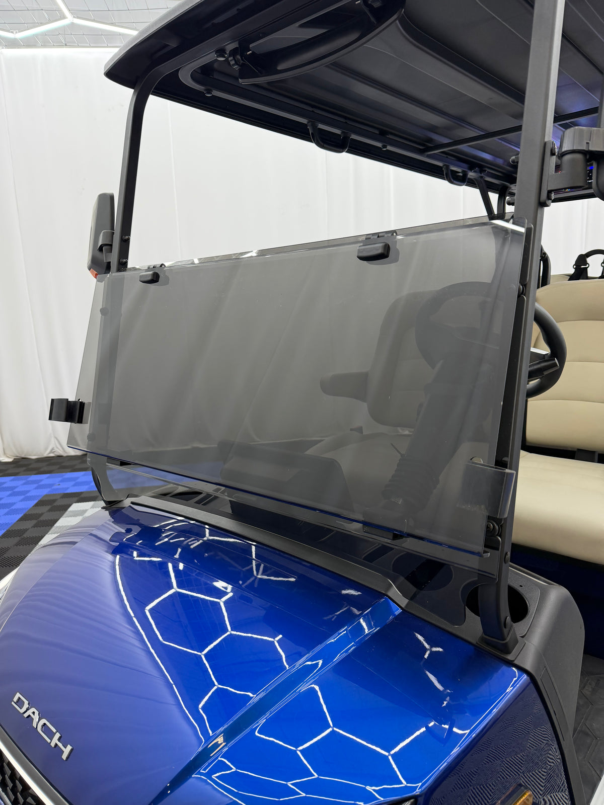 Dach Apollo 4+2 Tinted Windshield (HEAVY DUTY) - Dark Tint