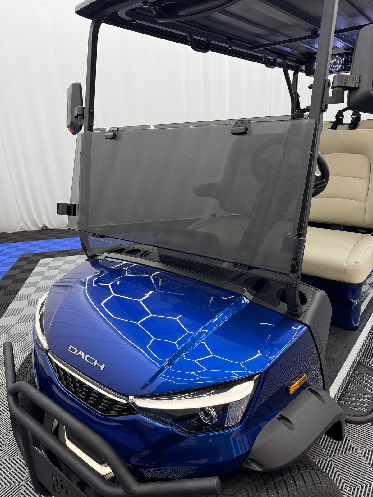 Dach Apollo 4+2 Tinted Windshield (HEAVY DUTY) - Dark Tint