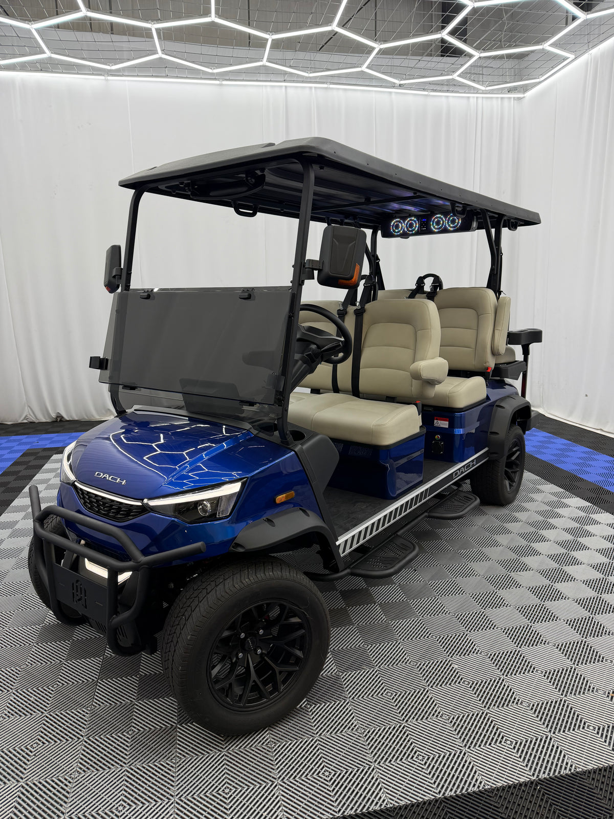 Dach Apollo 4+2 Tinted Windshield (HEAVY DUTY) - Dark Tint