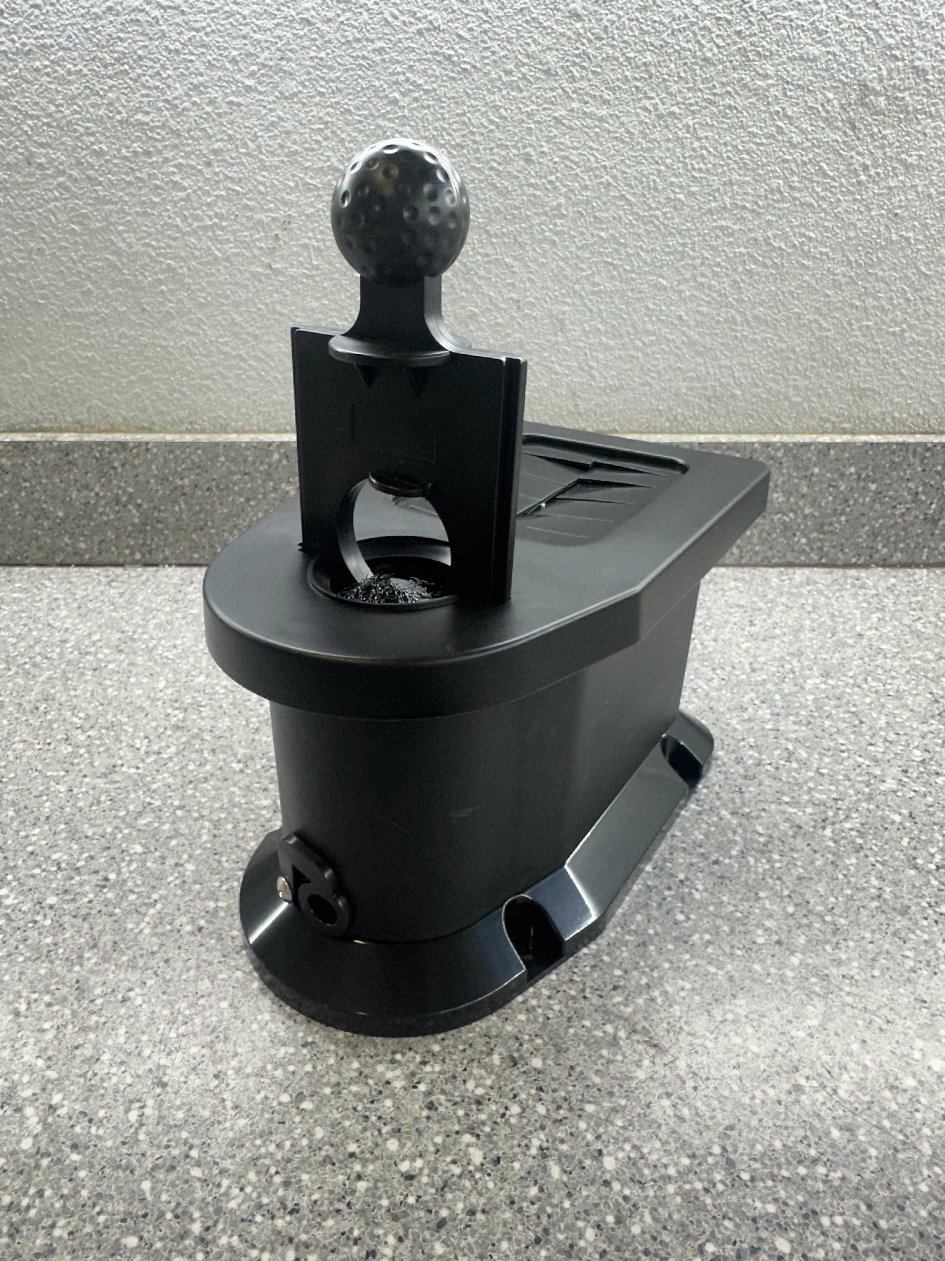 Evolution EV Golf Ball/Club Cleaner with Bracket